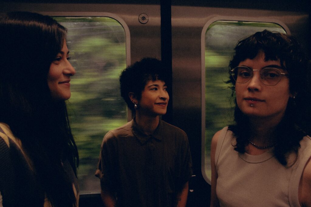 Banda ursamenor estreia single "meia volta" 1 image